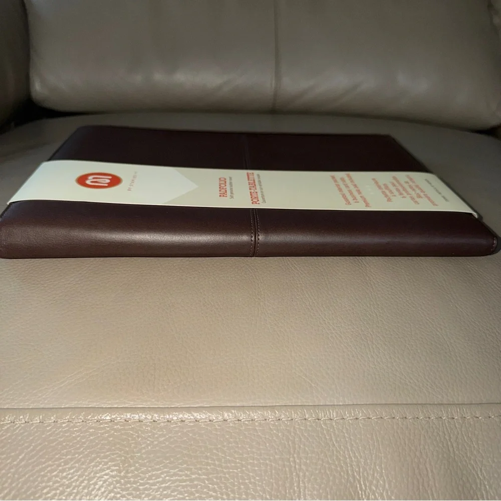 New Padfolio Brown Leather with Notepad, M by Staples with Interior Slit Pockets